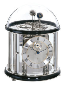 Reloj de sobremesa, reloj de mesa astrolabio de la prestigiosa marca  alemana HERMLE 22836-072987, 28.5CM ORO cuarzo y mecanismo astrolabio
